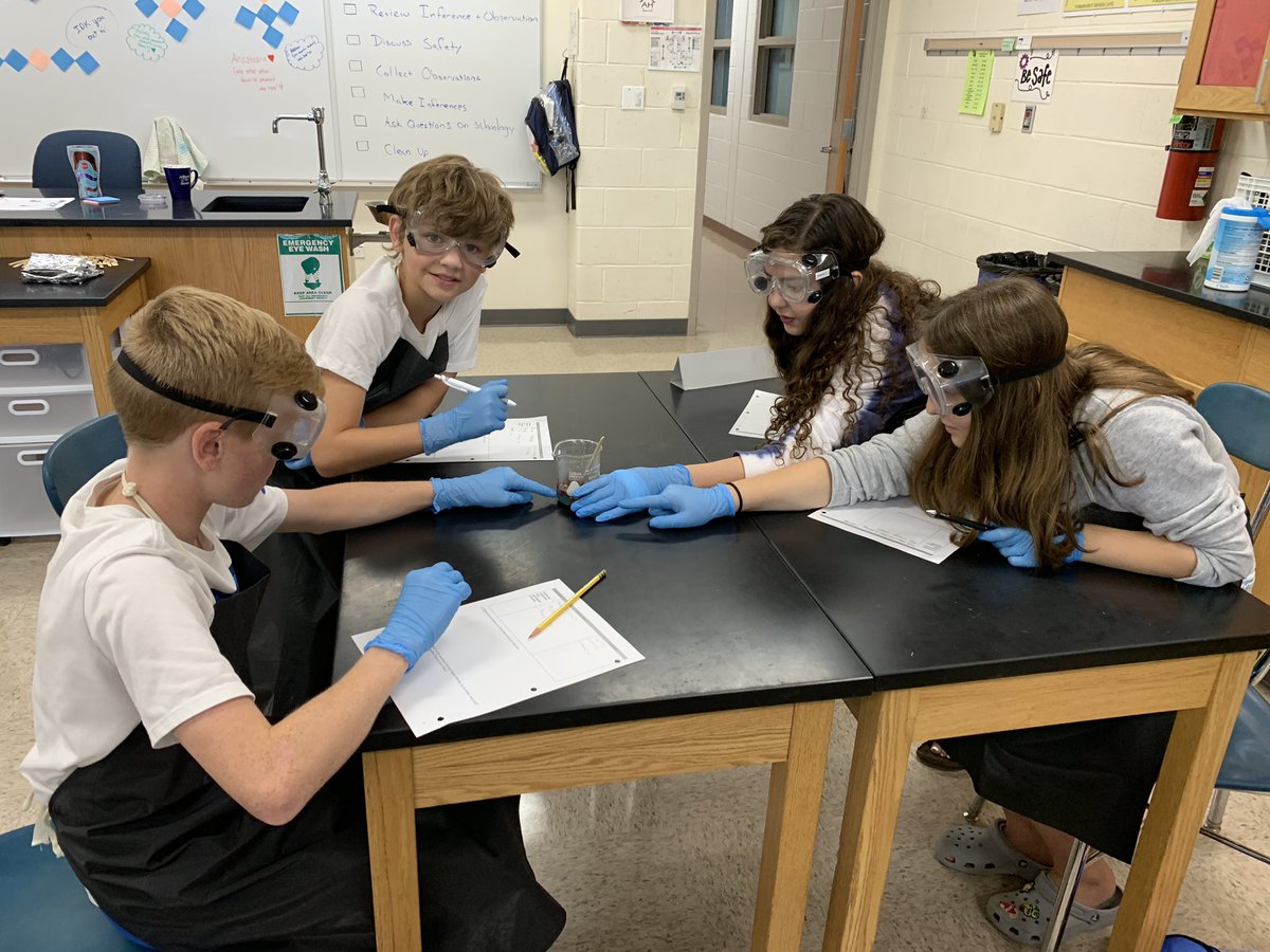 What observations can we make when aluminum is added to copper chloride? #southlearns to ask good questions.