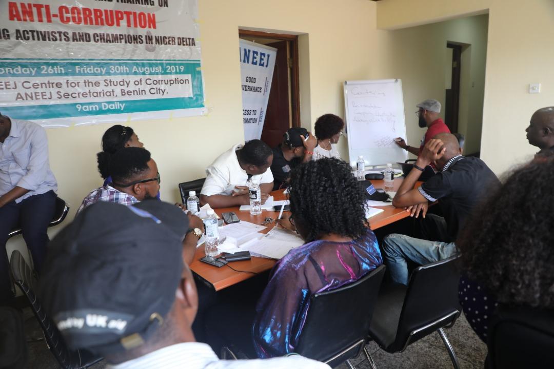 aneejnigeria's tweet photo. #OpenND #CorrupionMustNotPay Here at ANEEJ Centre for the study of Corruption, is ANEEJ Senior Research and Social Norms Advisor, Matthew Ayibakuro, PhD, taking participants through "Understanding Corruption 2", its root causes and enablers, negative impact. @bread4theworld https://t.co/7BzRaq9jf4