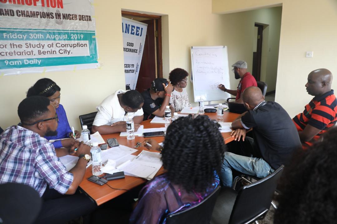 aneejnigeria's tweet photo. #OpenND #CorrupionMustNotPay Here at ANEEJ Centre for the study of Corruption, is ANEEJ Senior Research and Social Norms Advisor, Matthew Ayibakuro, PhD, taking participants through "Understanding Corruption 2", its root causes and enablers, negative impact. @bread4theworld https://t.co/7BzRaq9jf4