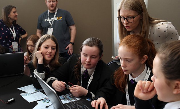 👨‍🎓👩‍🎓 #SecondaryTeachers check out our new "Data Science for Schools" portal.👩‍💻👨‍💻

Helping teachers introduce #DataScience to Secondary school children. Easy to access resources, including lesson plans, real life examples, interactive activities:
thedatalab.com/news/our-data-…  #inspire
