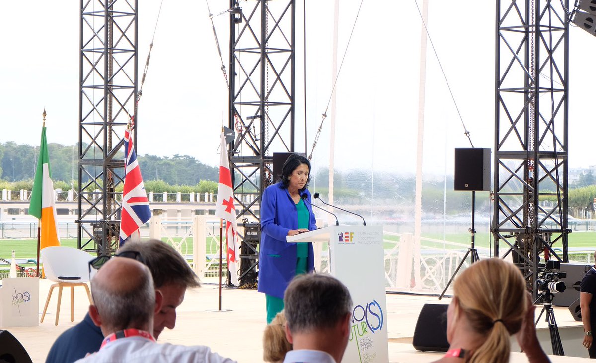 « En #Géorgie, nous sommes l’un des seuls pays d’#Europe à avoir élu une #Femme pour Présidente »

<a href="/Zourabichvili_S/">Salome Zourabichvili</a>, Présidente de la #Géorgie. 

#WeAreJE #50ansJE