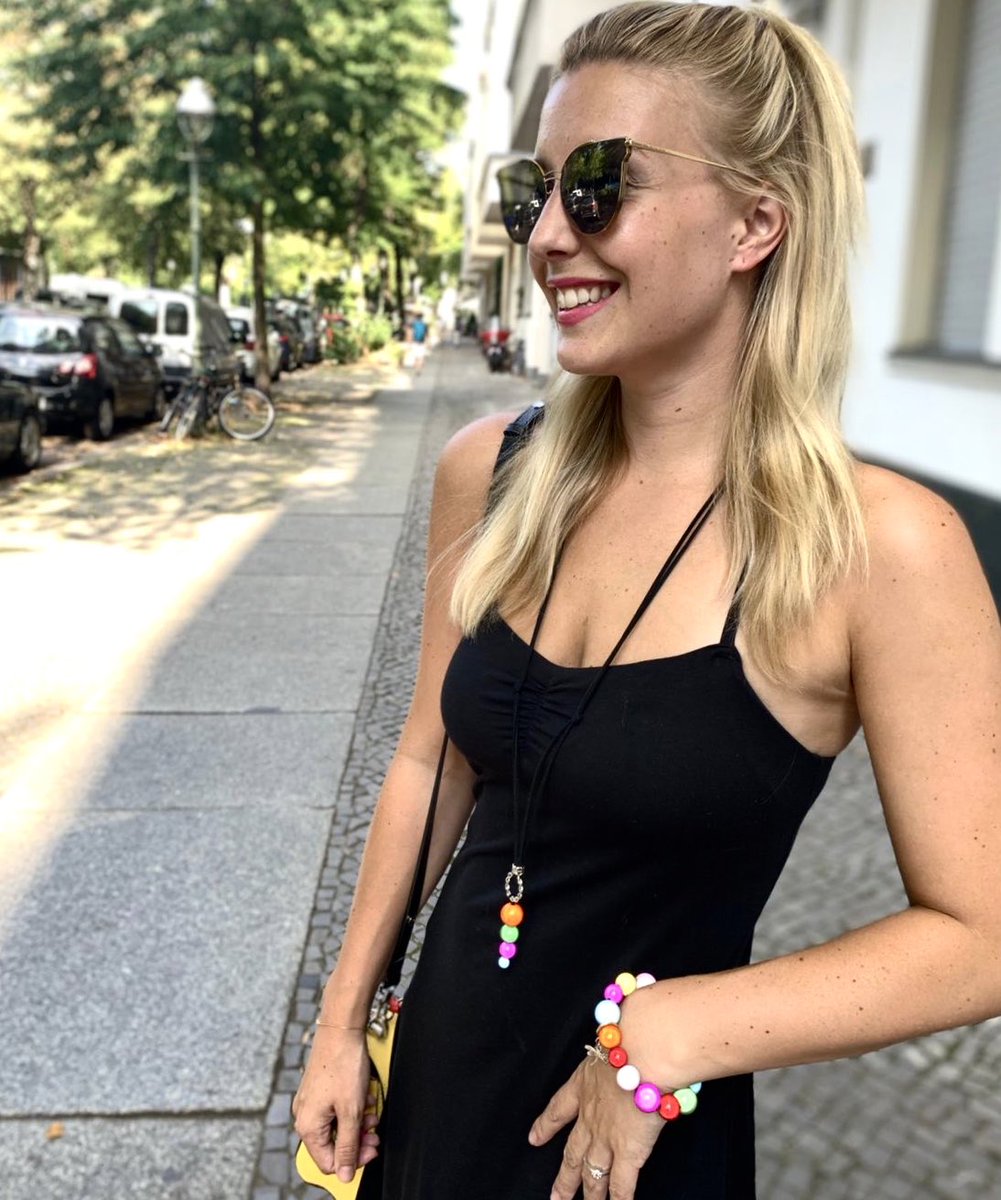 AJOLA's tweet photo. Und was macht ihr an diesem wunderschönen Tag?😍💓☀️
#ajola #schmuckfürdiesinne #funlabel #schmuck #jewelry #geschenke #giftideas #hamburg  #designaushamburg #hamburgerschwestern #accessoires #armband #allcolours #bracelet #kette #sunny #lichtreflektierend #berlin https://t.co/P5Tm6r0nVU