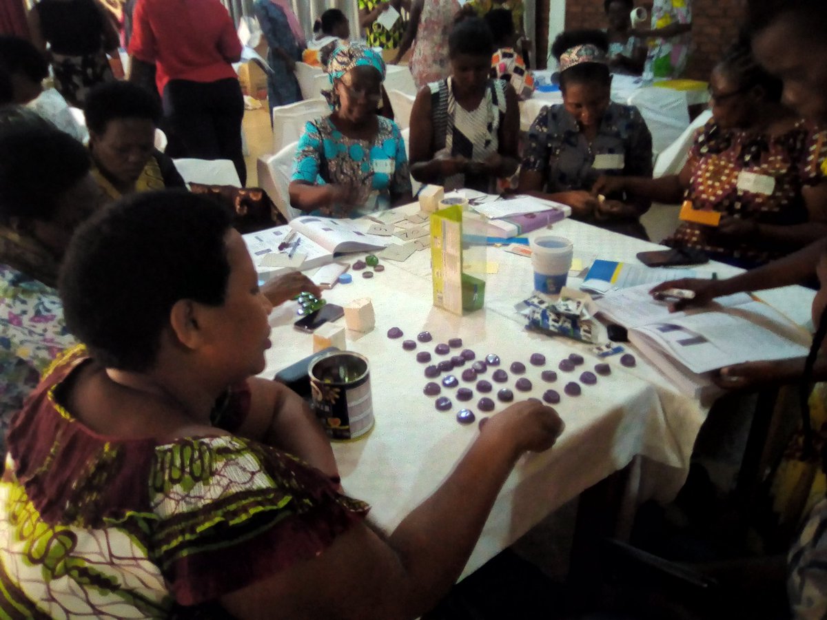 KarenRiordan12's tweet image. @BLF_Rwanda Lucky enough to spend some time with the #Foundation1 team in #Nyarugenge today, who were helping teachers and school leaders to understand the importance of practical learning activities, and making teaching aids from everyday materials.