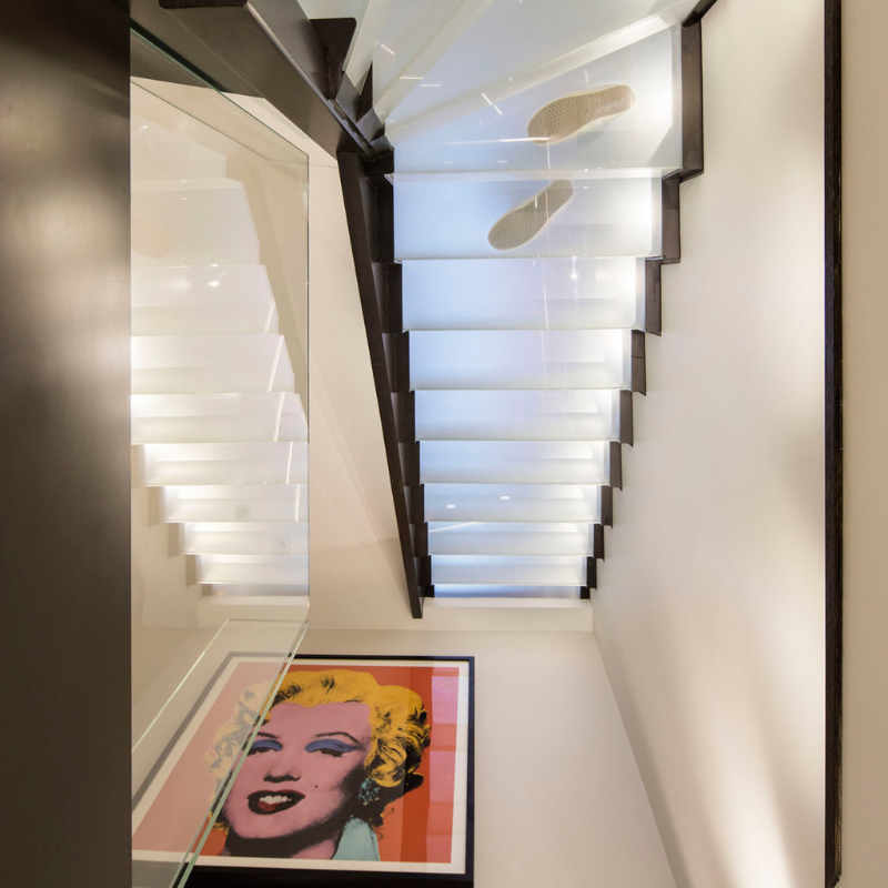 1 Southwick Yard is a project in Paddington designed by <a href="/BelsizeArch/">Belsize Architects</a> who used <a href="/ShouSugiBan/">Shou Sugi Ban ®</a> <a href="/luxurymaterials/">Exterior Solutions</a> <a href="/Contrasol_UK/">Contrasol</a> <a href="/IQGlassUK/">IQ Glass</a> and @minimalwindowsUK to transform this one bedroom mews into a stunning 3 storey home - Read more> ow.ly/J3b150vGY4N