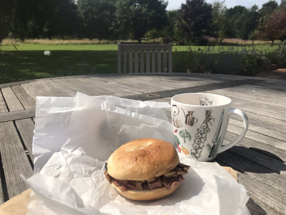 vablawrence's tweet photo. @PhilTheSandwich #saltbeef #bricklanebagel #picnic 👍🏻 https://t.co/HEdy26VFB7