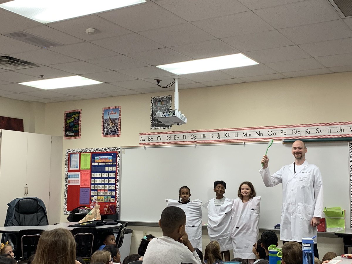 JeniaCortes's tweet photo. Thank you Dr. McHone for coming to @StinsonStars to teach our third graders about how to keep our teeth healthy! #PISDBest #PISDLearns #ourstarsshinebright https://t.co/vrsVuwu6PX