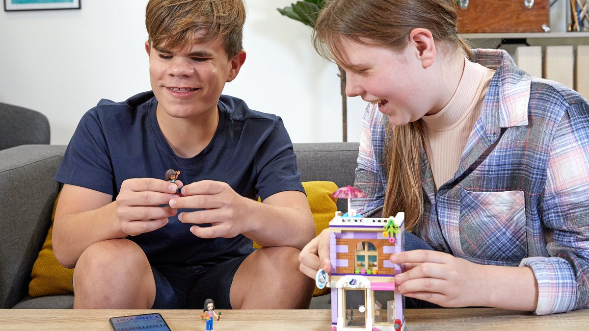 Gizmodo's tweet photo. Lego is finally introducing audio and Braille building instructions for the visually impaired https://t.co/wqv5H1W7jJ https://t.co/eFs6YUvmGg