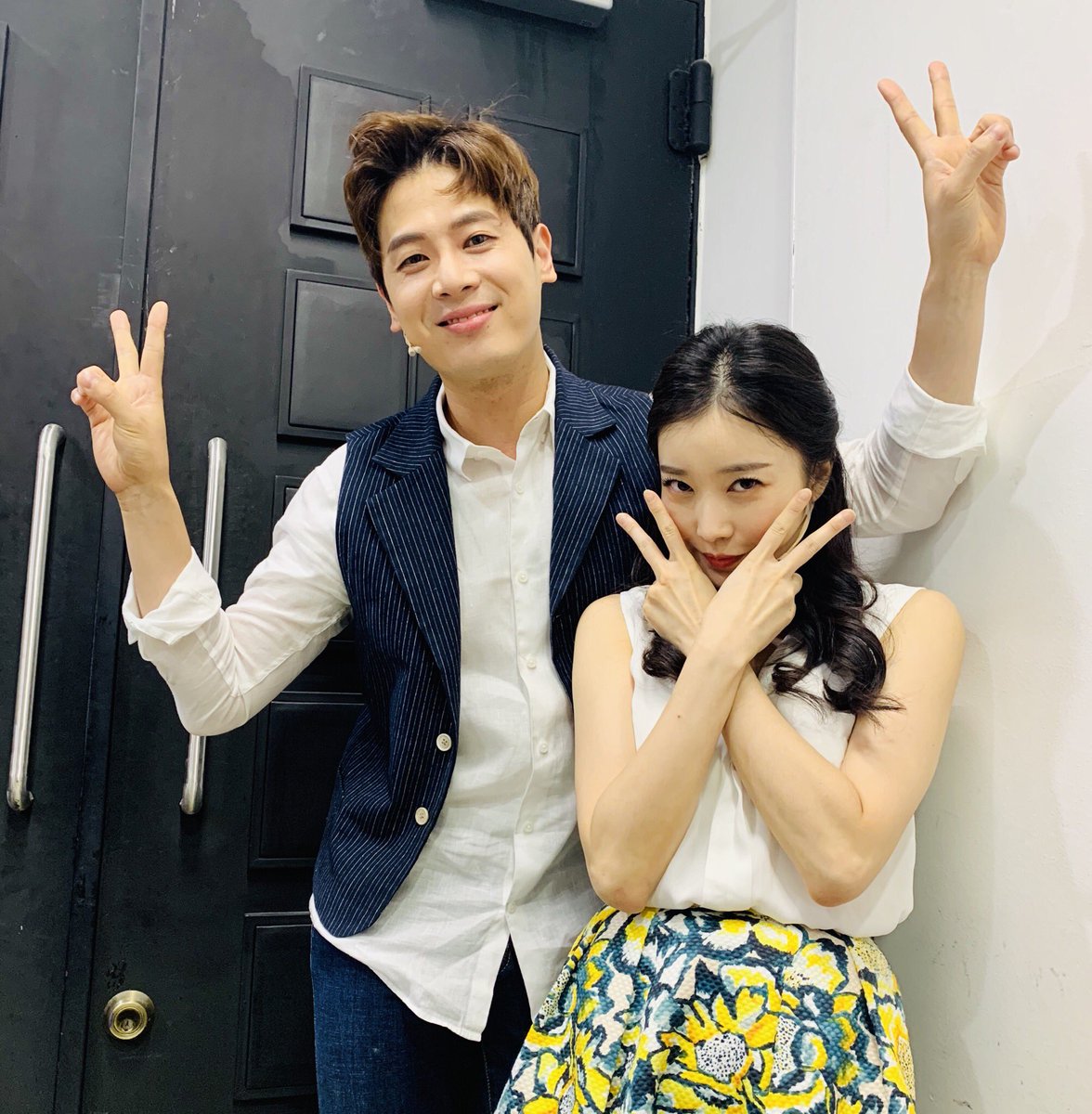 HJCULTURE's tweet photo. 오늘은 #박규원 잭, #김여진 줄리의 
#페어막 과 #빅줄리데이 무대가 있었습니다!
빅줄리와 더욱 빛나는 그 무대를 
함께 해주신 관객분들 감사합니다😎
조심히 들어가세요!
#리틀잭이_노래하네 👏👏 👏
#빅줄리가_노래하네 👏👏 👏
#흐애리쓴!!!!

#뮤지컬 #리틀잭 
#리틀잭밴드 #빅줄리밴드 https://t.co/SsqAEBnvjx