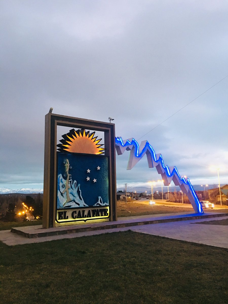 #Miercoles #MitadDeSemana 
El frío se mantiene en la Patagonia !!
Y desde <a href="/ElCalafateOK/">El Calafate</a> te deseamos un excelente día. 😊