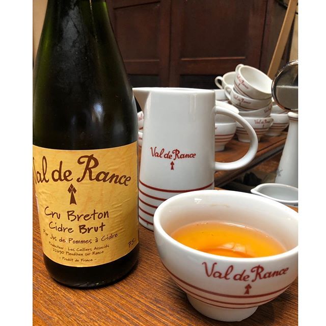 Cidre du #valderance #lescelliersassocies #pleudihen_sur_rance #creperieduroy #crepes #dinard #delice #delicious #délicioso #delicieux #yummy #foodpics #foodstagram #instagood #foodforthought #gourmandise #photooftheday #sweet #dinner #lunch #breakfast #… ift.tt/30Gmkmx