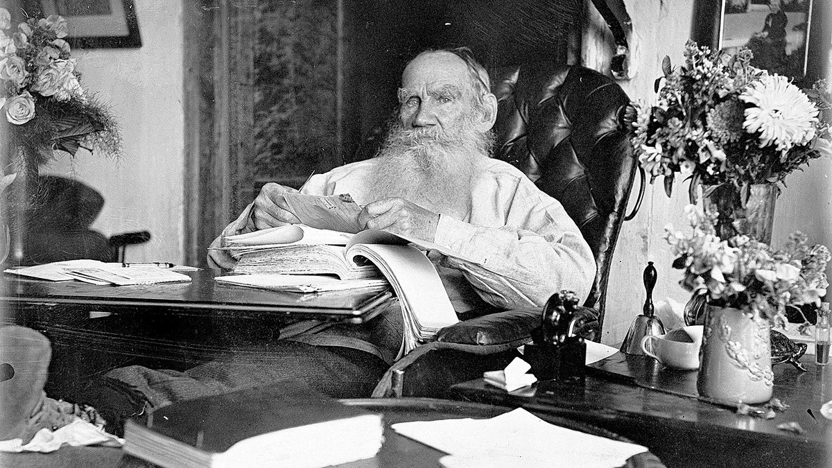 Aujourd'hui en 1828, naissance de l'écrivain Léon Tolstoï, célèbre pour ses romans, nouvelles et essais. #CeJourLà