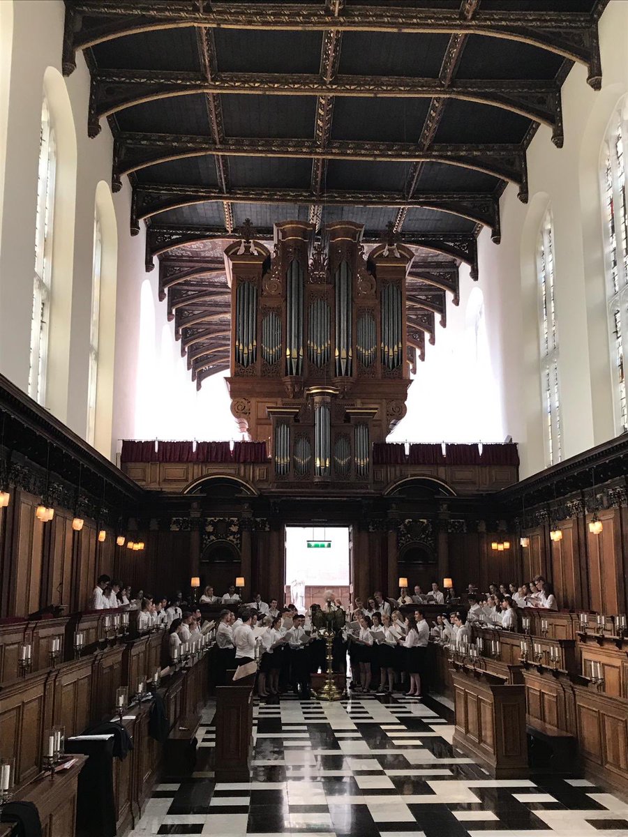 #ChoralCourse4 yesterday, rehearsing at the beautiful @TrinCollCam. Today, they will be singing #Evensong at @Kings_College at 5.30pm, directed by @danielhydeorgan. Do come and hear some Stanford, Bruckner and Britten! 🎶 @rodolfusfound @ralphallwood