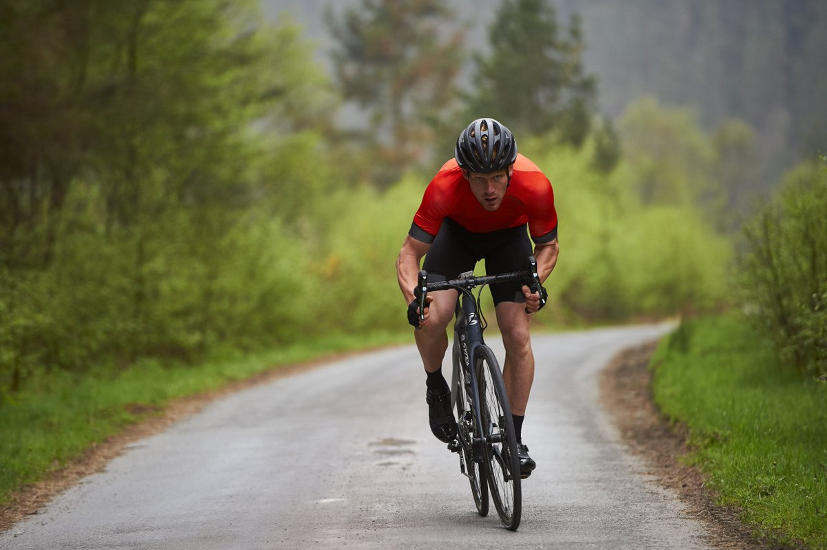 Lightweight. Breathable. FAST.

The Race Collection delivers it all. 

Shop Now: altura.co.uk/products/mens/…

#LetRidersRide #Alturacycling #StealthComfort