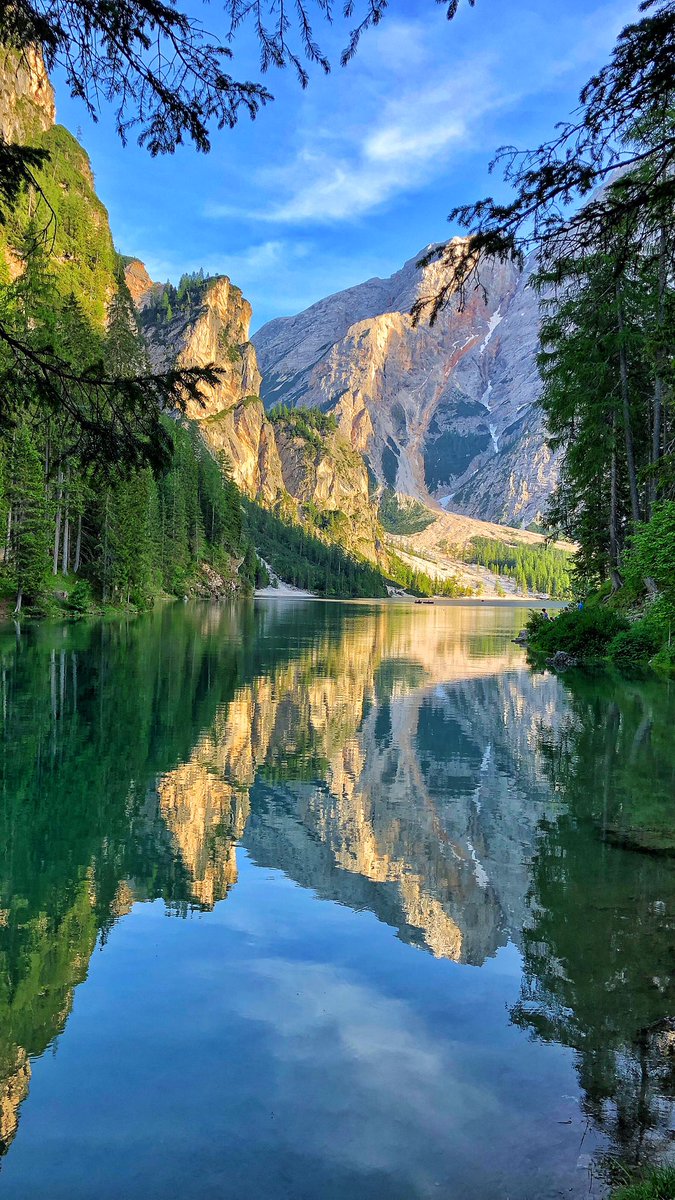 انعكاس ساحر لبحيرة برايس 🌸
في الشمال الايطالي 🇮🇹 ..

#تصويري 📱

-
<a href="/italyarabi/">ايطاليا بالعربي 🇮🇹</a>