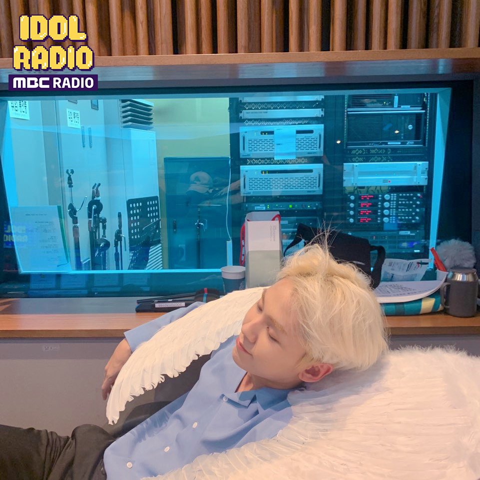 theidolradio's tweet photo. 가든에 내려온 천사룽👼

#아이돌라디오 #IDOLRADIO #비투비 #정일훈 #룽디 https://t.co/0f7BAKHSbJ