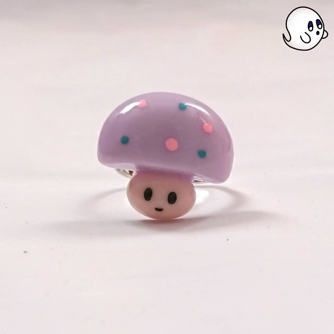 Glitter_Ghost_'s tweet photo. Grab yourself this cute little mushroom ring in the shop, link in bio! 🍄
#mushroom #mushroomring #handmade #kawaii #kawaiiring #cutering #purple https://t.co/DTxo9oMM8T
