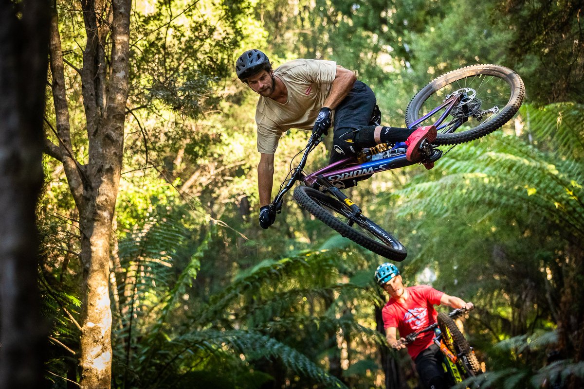 SpecializedDE's tweet photo. Achtung brandneu! Der 2FO Clip 2.0: Den Bedürfnissen unserer Pro Downhill- und EWS-Fahrer entsprechend haben wir den Downhill- und Trailschuh 2FO Clip 2.0 nur für einen Zweck entwickelt - um Rennen zu gewinnen.
#2FO
#iamspecialized_mtb
#fullsend https://t.co/ODFz0f6lj5