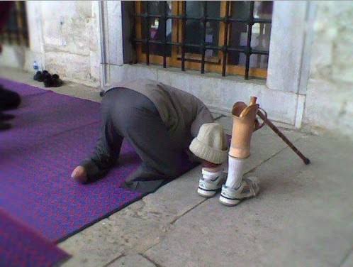 ummati_92's tweet photo. Aur Hum #Namaz Na Padhne Ke Bahaane Dhundte hai😔 https://t.co/RQ4TZqTSkZ