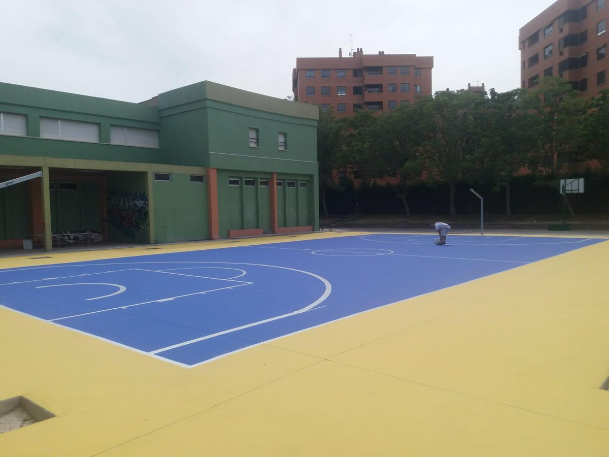 grupopuma's tweet photo. OBRA LÍNEA PAVILAND SPORT | Pista deportiva en Zaragoza.

#Siemprecumplimos 
#grupopuma 
#PavilandSport
#Obra https://t.co/wBaHux1VFe