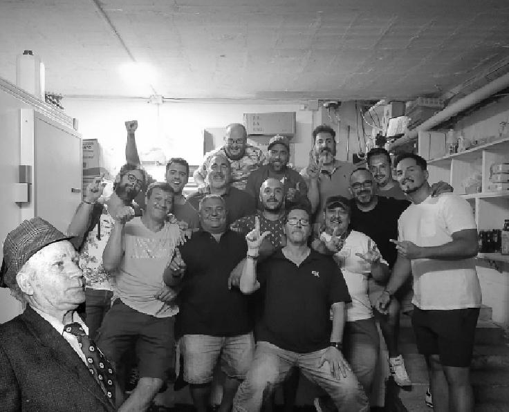 Nuestro más mejón austó ha decidido salir del armario...
#PacoAlbaLives