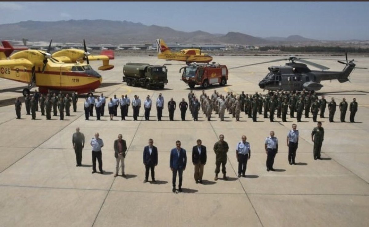 JOSEMANUELSOTO1's tweet photo. Cuando no tienes vergüenza, cuando no conoces la dignidad, cuando tu afán de protagonismo es enfermizo, cuando menosprecias el trabajo de los profesionales, cuando el afán de tu vida es el poder y solo disfrutas presumiendo de tenerlo...
Solo entonces te puedes hacer esta foto... https://t.co/RVEgdjy6Kd