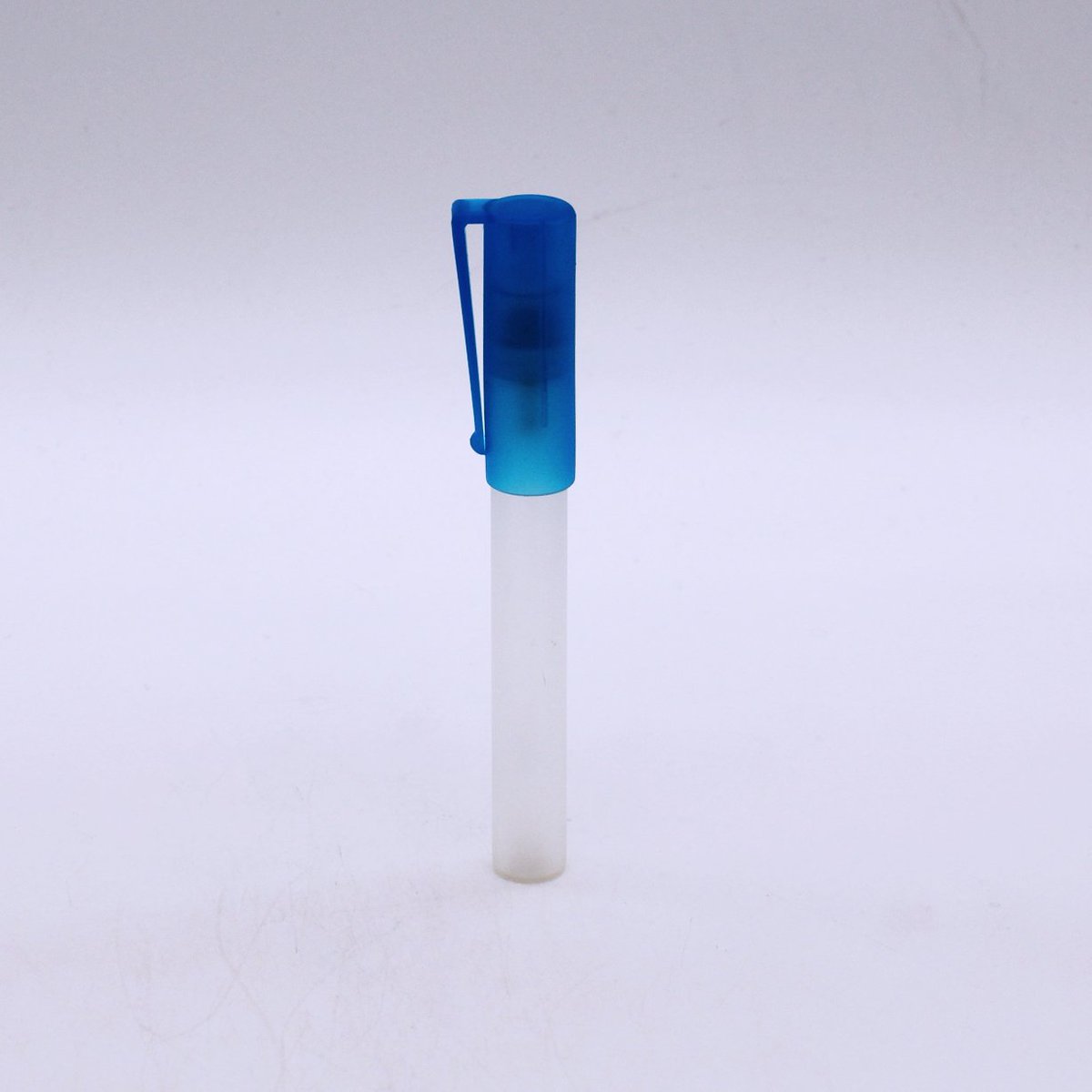 Huayi_lf's tweet photo. pen shaped empty 8ml frosted glass perfume spray bottle with crimp pump sprayer and cap,MOQ:10000PCS
#PenShapedGlassBottle  #GlassSprayBottle  #GlassPerfumeBottle #8mlPerfumeBottle https://t.co/4AKhu9MWTv