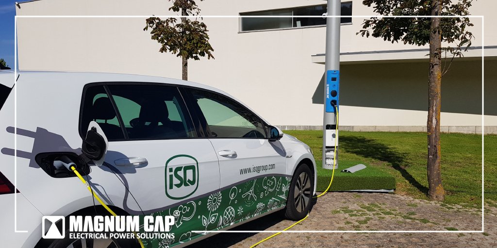 MAGNUM_CAP's tweet photo. smartlamppost it's a modular light pole concept that allows to match different #services in an elegant solution, including #Charging for #EVs . Built for #SmartCities https://t.co/emIQUzLJEi
