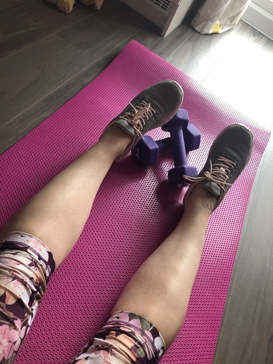 AmyKeighley01's tweet image. 40mins interspersed cardio and weights to wake me up this morning. Now to tackle the house work and entertain 3 5 and unders! 😬 #exerciseforthemind
