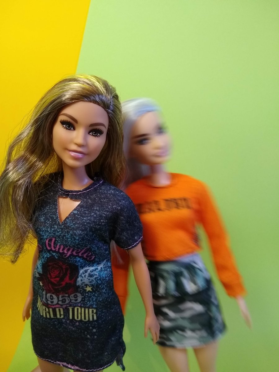 monster_crafts's tweet photo. I'm editing photos for a new blog post and it turns out that I captured the moment in which one of my dolls decides to stop cooperating and fall #dollcollector #dollphotography #dollproblems https://t.co/ayGk6QjhQT