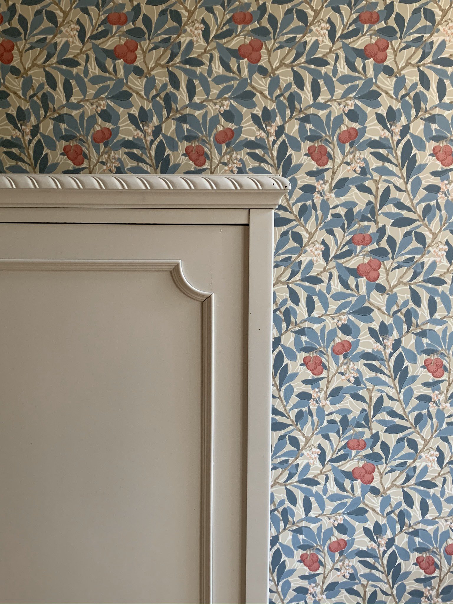 Jonathan Westin I M Really Happy That Kwtikk And I Managed To Hang This Patterned Wallpaper From William Morris Co Without Divorcing Each Other Arbutus T Co Luf3hfqs1z Jonathan Westin I M Really Happy That Kwtikk And I Managed To Hang This Patterned Wallpaper From William Morris Co Without Divorcing Each Other Arbutus T Co Luf3hfqs1z