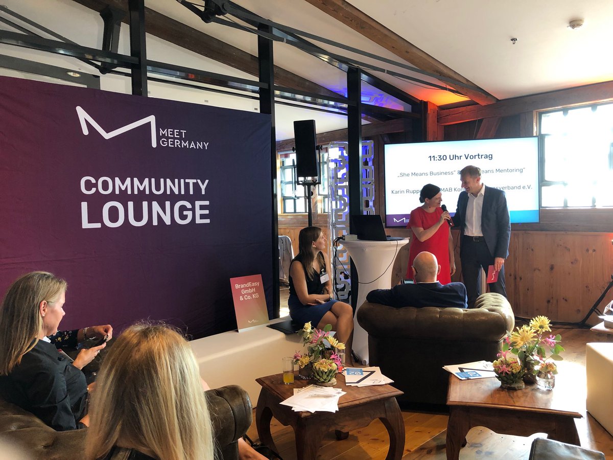 KarinSamland's tweet photo. Netzwerken im #MICE #Business heute in großem Umfang auf der #meethanse in #Hamburg. Danke @meetgermany_ für dieses großartige #event! @Hamburg_CVB https://t.co/HsDeg1IHg6