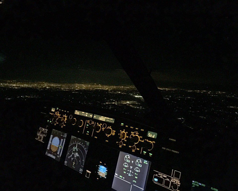 FlightJob's tweet photo. Take a look at these amazing photos that were sent in to us. Why not share yours with us too? Who wouldn't enjoy looking at those amazing views?!
#pilotviews #cockpitphoto #cockpit #cockpitview #pilot https://t.co/T3mo76NAad