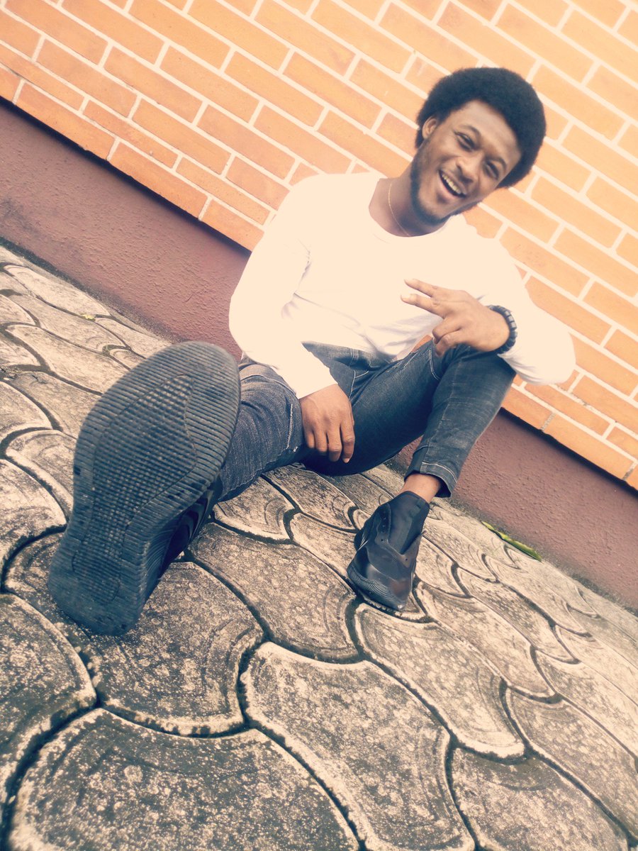 RaymondTitus14's tweet photo. There no dream that can't be achieved in this life 👈 it all about your determination and mindset 👈
#NollyWood #moviesattheairport
I'm Raymond Titus 👈 A NOLLYWOOD ACTOR 👈 and a MOTIVATIONAL SPEAKER 👈💖
#quicktv #AfricanAmericansForPete https://t.co/hmwmymvTIE https://t.co/5Blr4kxnID