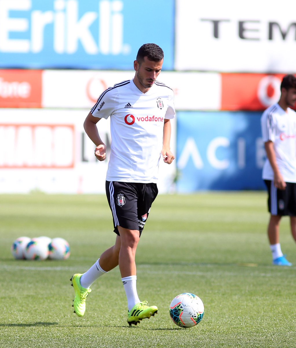 Beşiktaşımız, Süper Lig’in 3. haftasında Ç. Rizespor ile oynayacağı maçın hazırlıklarına BJK Nevzat Demir Tesisleri’nde bu sabah yaptığı antrenmanla devam etti.
#Beşiktaş