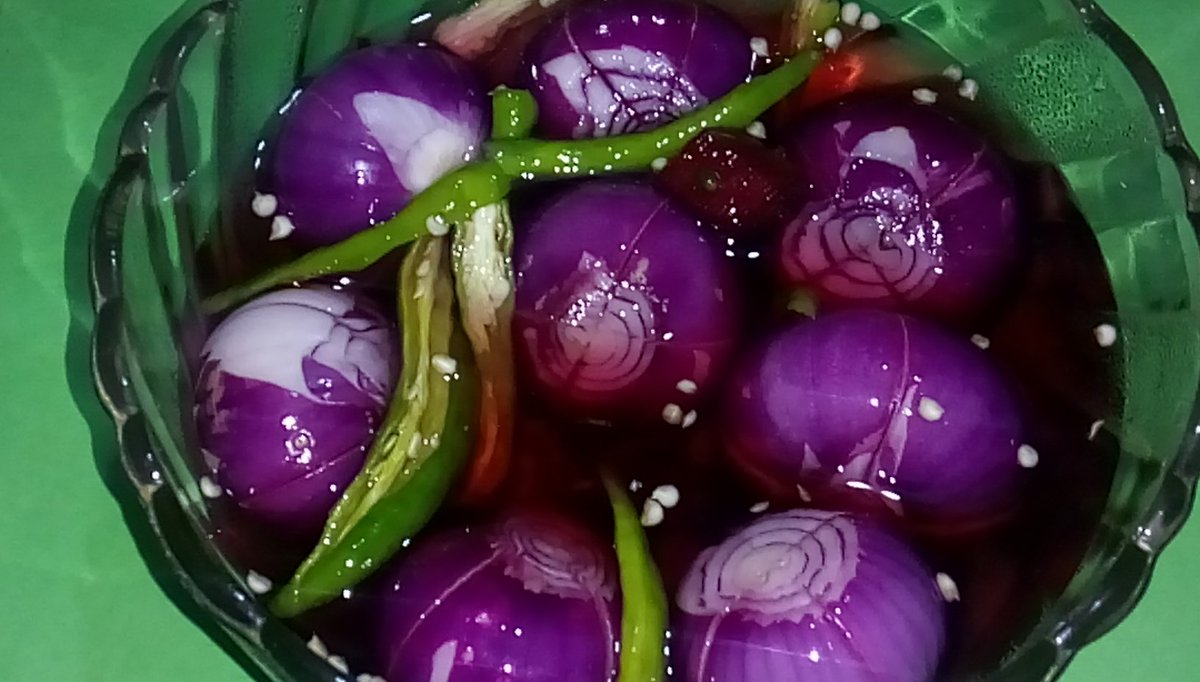 recipebypoojark's tweet photo. This instant pickle liked too much by the people..must try once at home this
#sirkewalipyaj #pickledonion #complementydish #onion #pickle #venegarpickle #instantpickle #beetrootpickle #tastykitchenbypoojark #poojarkskitchen #poojark #indianpickle https://t.co/w2t3kOqrH6