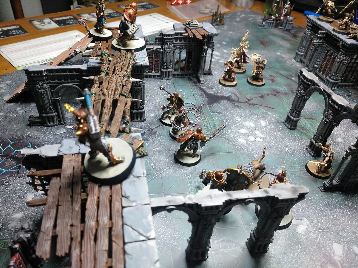 AcYggdrasil's tweet photo. Martes de #Warcry en Yggdrasil. Los #IronGolems vs. #UntamedBeast ha sido una épica batalla que ha ganado los Iron Golems, a pesar del duro despliegue de los Untamed. Las tumbas las ha diseñado @RaúlPozo, impresionantes. #Acyggdrasil #GamesWorkshops #summerol #roltime https://t.co/soVGdhvMWr