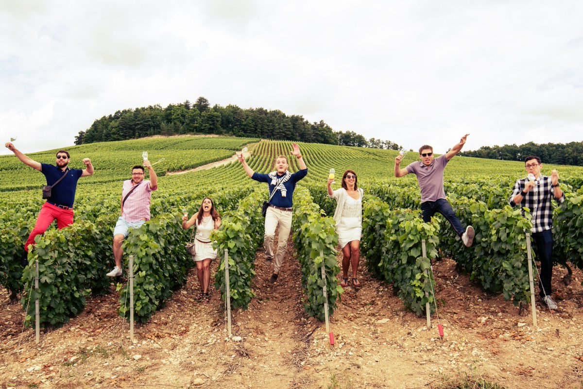 TroyesEvents's tweet photo. Qd la #créativité s’inspire du #terroir. A @TroyesEvents ,  avec partenaires comme @OenoSpheres  ns voulons transmettre #valeurs d’un terroir unique, surprenant, créateur de valeur pr les groupes. Alors, #champagne ! #soyezsurpris #eventprofs #proximite #smartevent #eventplanner https://t.co/8PeCzncRiz