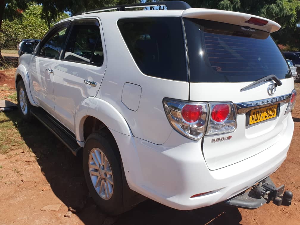 CarsZw's tweet photo. 2012 Toyota Fortuner Facelift
146 000 Km's on the dash
Manual
3.0l turbo charged d4d diesel
Full leather interior
Og toyota mags
Og toyota Radio (usb/apple support)
Preowned
Very clean
$21 000(cash USD neg)
Call or app 0774412061
#bcnz #brtoyota https://t.co/LPLlrwD64z
