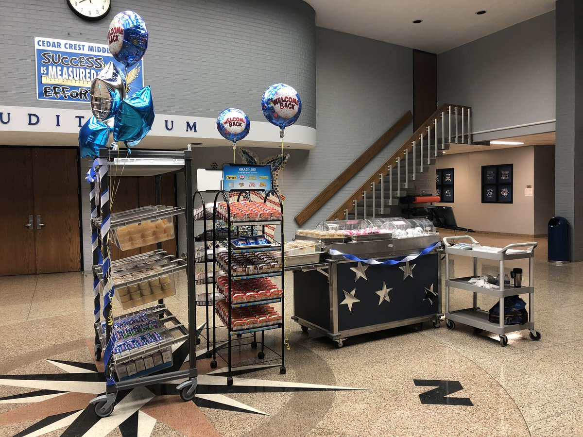 DrRackleyCLSD's tweet photo. What was delicious yesterday on the #GrabNGoBreakfast kiosk? Did you like the sandwich? Yogurt parfait? Cereal? Pop tarts? Juice? I 💙 the yogurt parfait!
Stop by today & check out this morning’s breakfast! #FalconPride #ProudPrincipal @CCMSStudentLife @CCMS_PSP @MrJohnsonCCMS https://t.co/RLE4pMWgUd