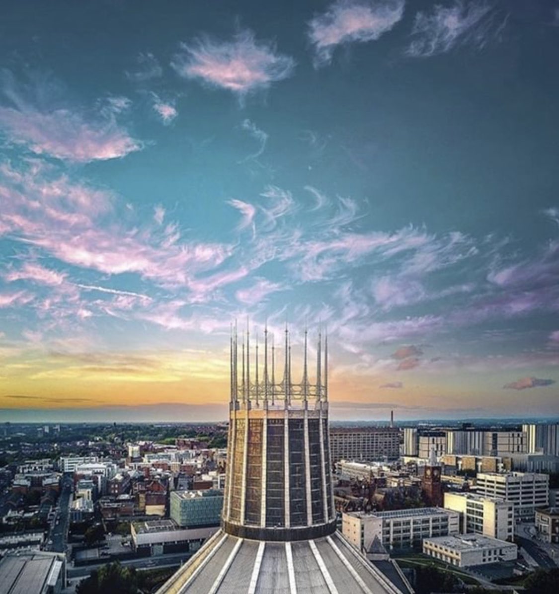 LiverpoolGuild's tweet photo. Happy Birthday Liverpool 💕🤩😍💕

From the tranquility in Sefton Park to having a bev in the Baltic, or our vibrant campus to the picture perfect pierhead. 🌆🏙🏡🌸

There’s nowhere in the world quite like this city and there’s no where we’d rather call home 😍 https://t.co/LZP02mG2Yg