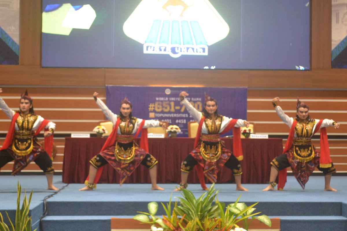 UKTKUNAIR's tweet photo. Alhamdulillah, UKTK UNAIR dipercaya untuk mengisi pembukaan acara INSBIOMM 2019 di Aula Garuda Mukti pada hari Selasa, 28 Agustus kemarin dengan menampilkan Tari Remo.
#TariRemo
#UKTKUNAIR
#UNAIRcintabudaya
#INSBIOMM2019
#UniversitasAirlangga
#BudayaNusantara https://t.co/gMMOdipsh1