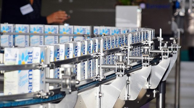 йогурт производители. производство молочной упаковки. производство йогурта. производственные линии для молока. фасовка молока.