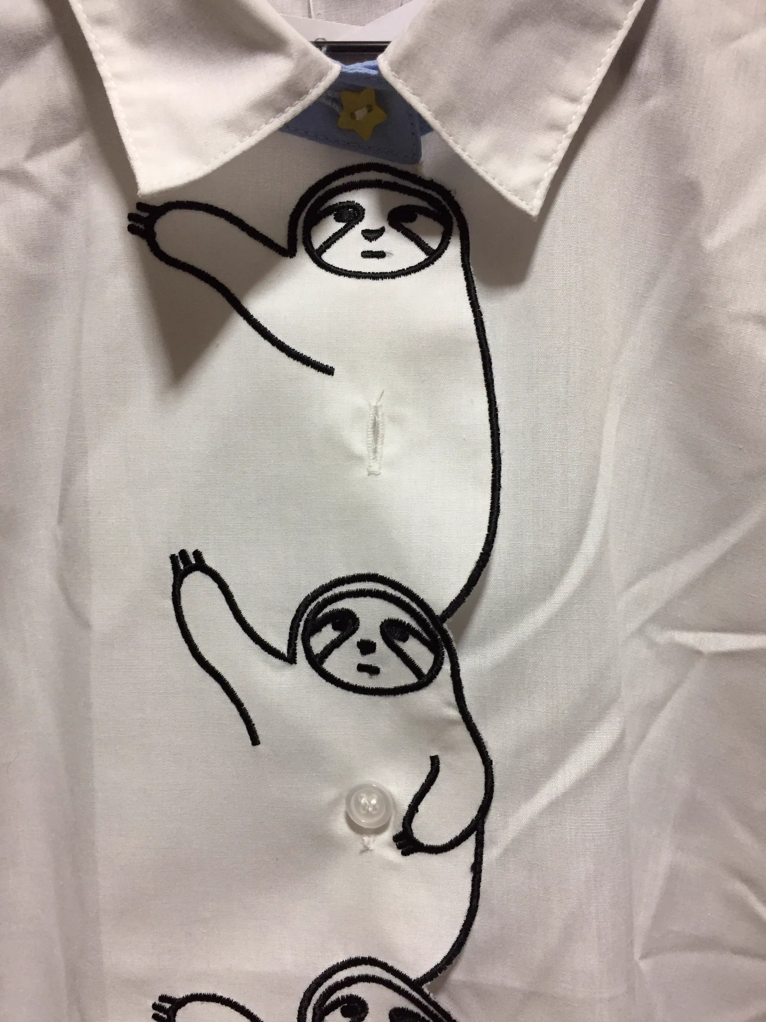 最高にゴキゲンでのんびりしたナマケモノのシャツがかわいい！！！