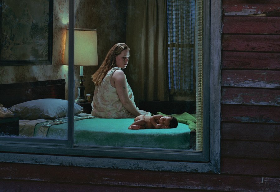This week's edit features the beautiful and sublime work of Gregory Crewdson - beautifully dark, meticulously designed lagomdesign.co.uk/blogs/edits/gr…