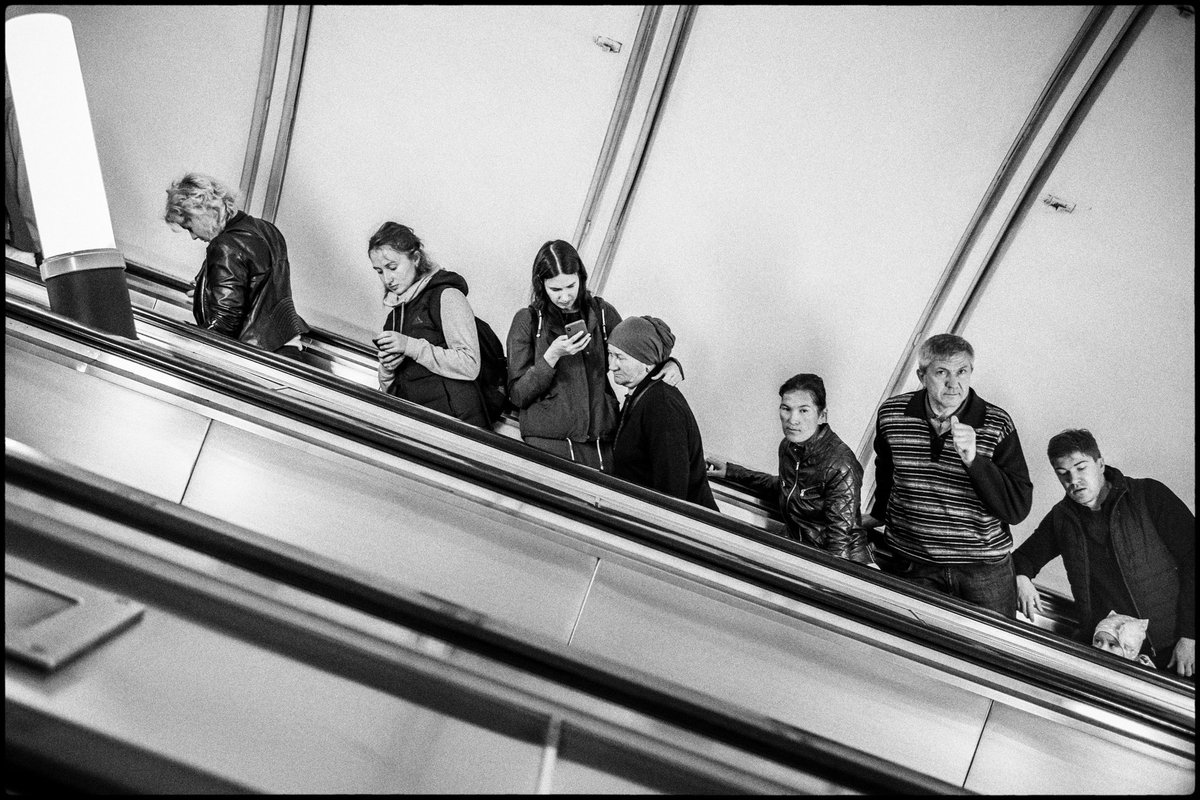 Stef_Burlot's tweet photo. [#escalators_sb] Amour pour babouchka - #Moscou, août 2019.
https://t.co/ogPRenXE3N

#metro #subway #metrogram #subwaygram #moscow #mamie #grandmere #grandmother #love https://t.co/8hDEaGxZtH