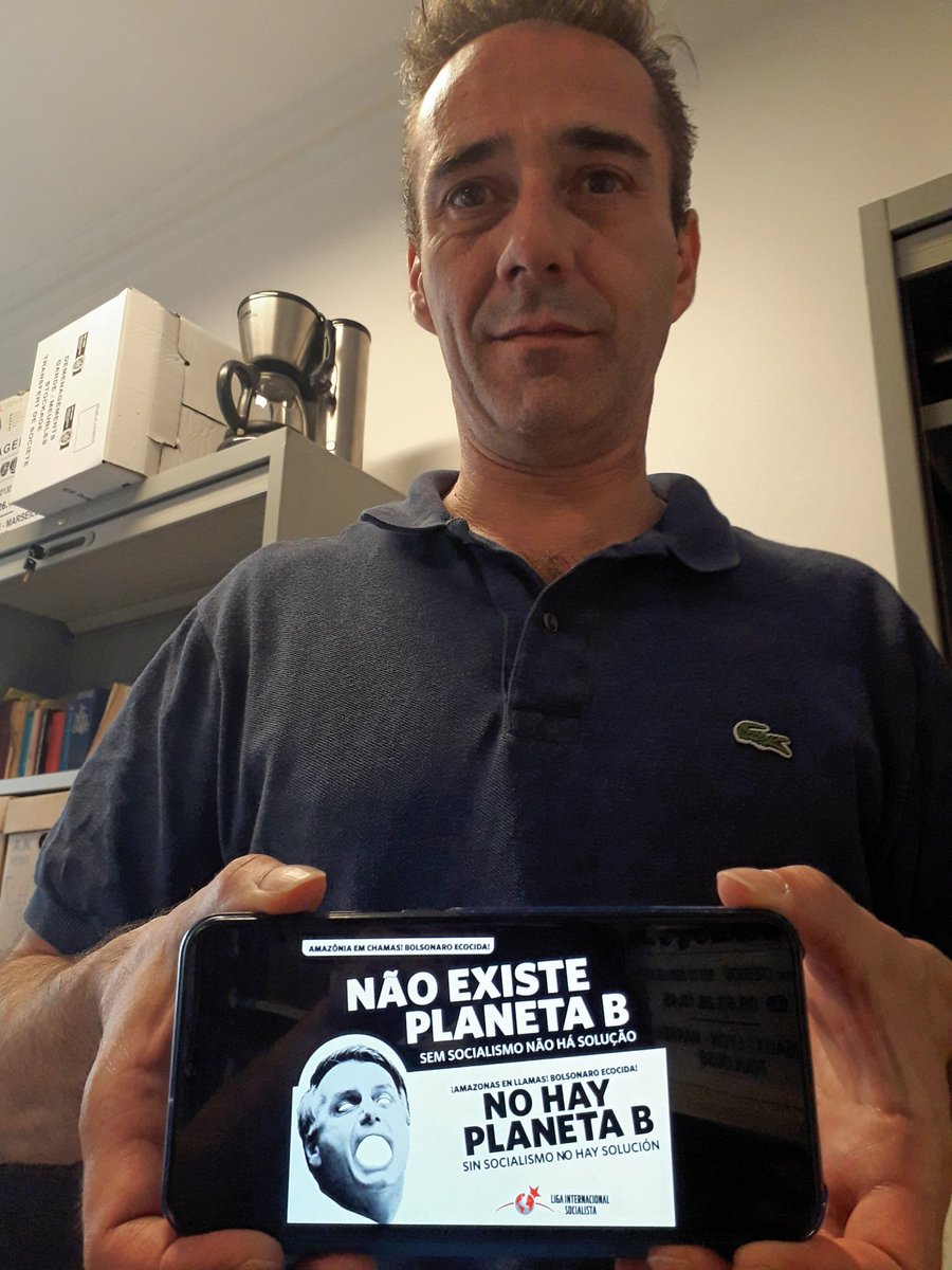 SOL_Ese's tweet photo. Compañeres de La Commune, desde los Archivos Nacionales de Francia, con la campaña de la @isl_lis en defensa de la Amazonía.
#BolsonaroEcocida
#SOSAmazonia https://t.co/kox9mJV7DV