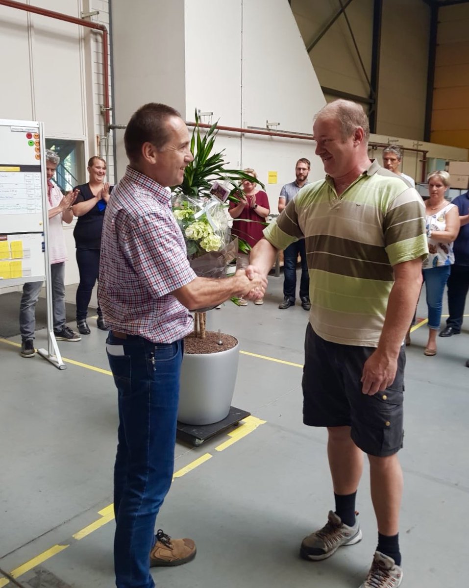 Martin Rijks (rechts) is maar liefst 30 jaar in dienst binnen onze organisatie. #30jaarindienst #gefeliciteerd #bedanktvoorjeinzet #AchievingPerfection