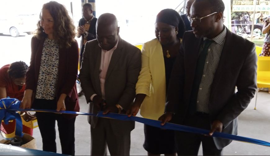 MTNCotedIvoire's tweet photo. Coupure de ruban qui annonce l'ouverture officielle des dépôts de déchets dans les supermarchés @prosuma.
#Ewast #environnement  #CIV https://t.co/9IFhNCviaN