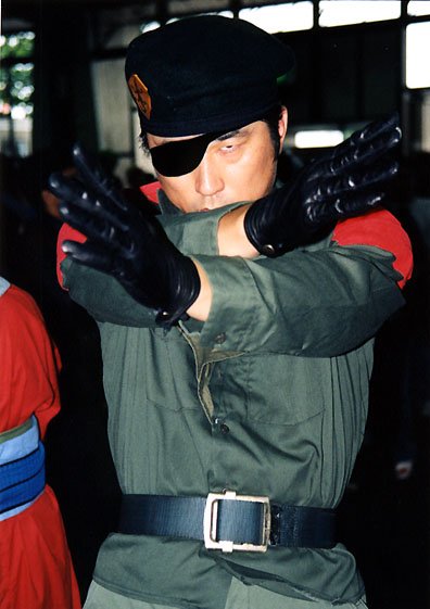 kikoumaster's tweet photo. #KOF25th
#KOF25周年
#cosplay
#コスプレ
最初はテリーだが写真が無く本格的にKOFコスをしたのはKOF96
KOF96:ギース・ハワード 当時使用キャラだったので…
KOF95:ハイデルン ラルクラをコスする友人から頼まれ
KOF95:タクマ・サカザキ これも上に同じく
KOF97:山崎竜二 これ一回 https://t.co/vsBPoJtWjh