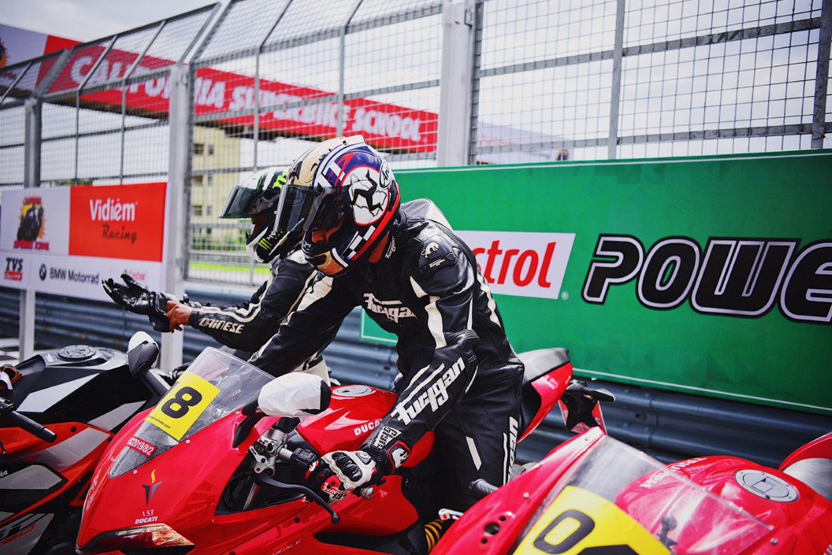 CSSinIndia's tweet photo. 3 Day Event (Aug 23rd, 24th & 25th)
#Vidiem #CSS #CaliforniaSuperBikeSchool #CSSIndia
#VidiemRacing
#CastrolPOWER1RACING #CastrolPOWER1atCSS #CastrolPOWER1 #Castrol
#TVSRacing #BmwMotorrad #PerformanceRacing #MMSC
#Racing #SuperbikeSchool #SuperBikes https://t.co/SolwkibCvX